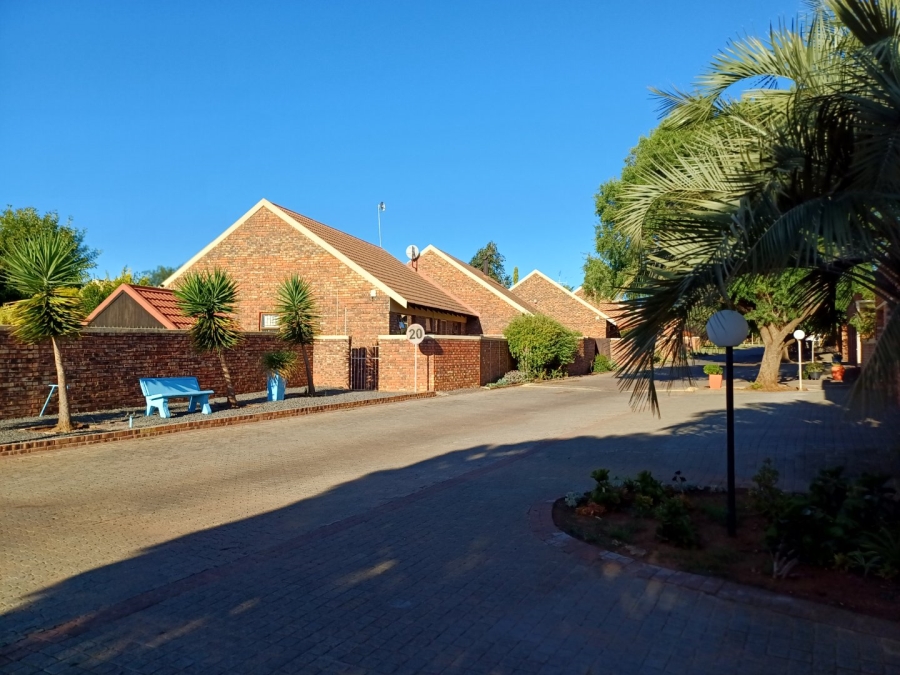 3 Bedroom Property for Sale in Langenhovenpark Free State